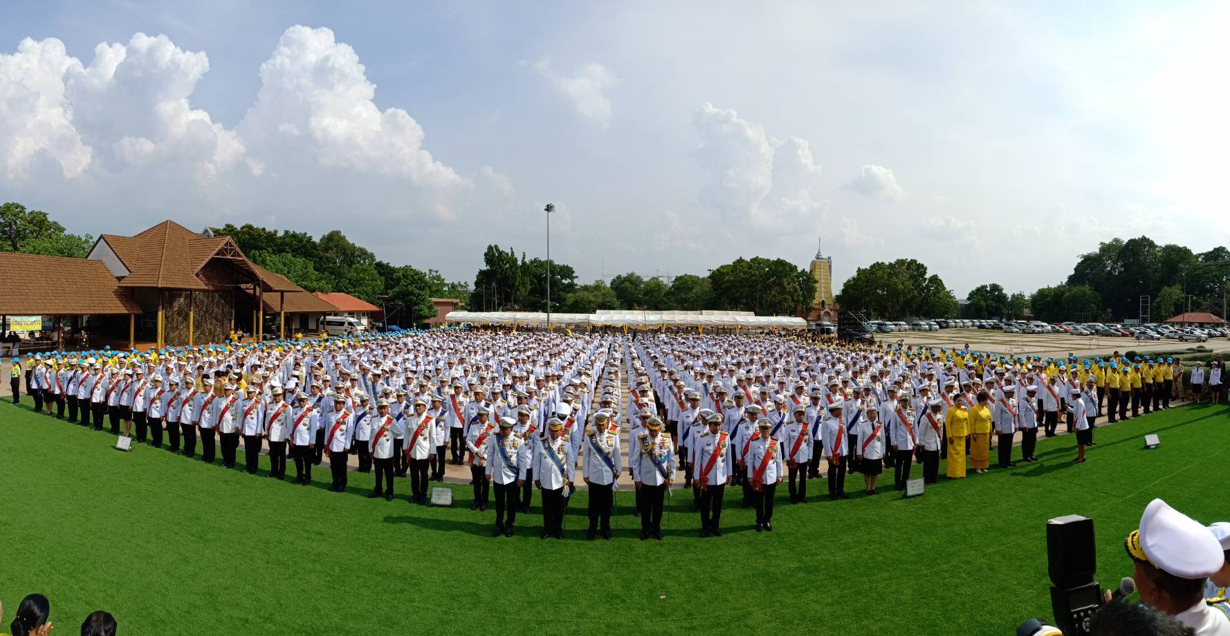 พิธีถวายพระพิธีเปิดกรวยถวายราชสักการะหน้าพระบรมฉายาลักษณ์พระบาทสมเด็จพระเจ้าอยู่หัว